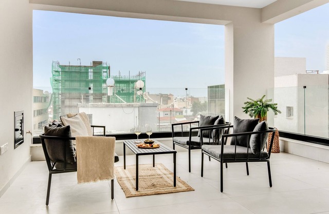 Sanders Premier - Lovely 2 bdr apt with balcony