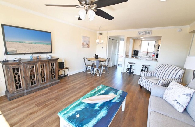 Sandpiper Cove 2047 1-Bedroom Condo Overlooking Canal – 5-Minute Walk to the Beach Destin, FL