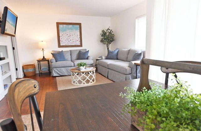 Sandpiper Cove Unit 4201 Updated 1 Bedroom with FREE BEACH SERVICE! Destin FL