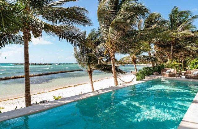 Sandy Beachfront Villa Rental in Puerto Aventuras