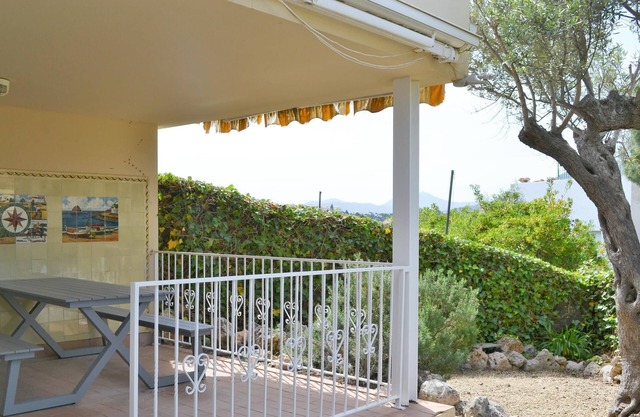 SANT GENIS 4 Large and sunny apartment with garden