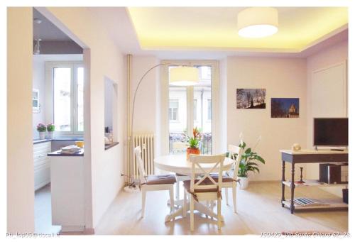 Santa Chiara Apartment by Home4holidays