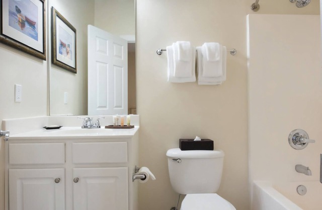 Santee Condo: 2BR/2BA, 3 Beds