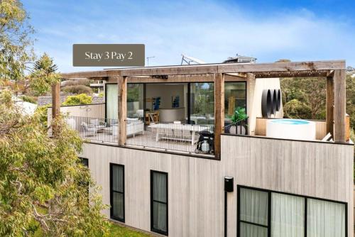 Santorini Blue Sorrento with heated spa and stunning views