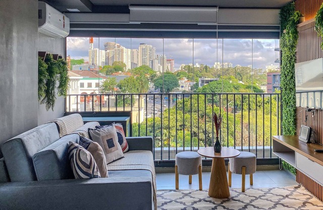 Saphir | Modern Studio with Balcony, Fast Wi-Fi and Comfort