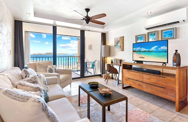 Sapphire Beach Escape -Top Floor- Amazing Views- Walk to Beach/Restaurants- HGTV
