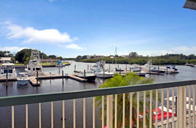 SARASOTA Waterfront hotel Room KING BED # 215 ON SARA BAY 7150 N Tamiami Trail