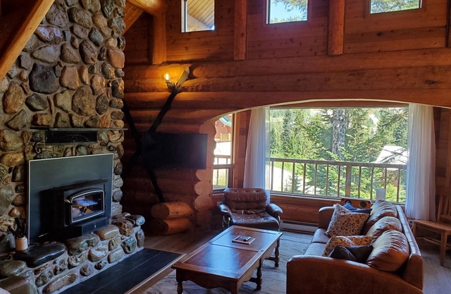 Sasquatch Mountain - Entire Log Cabin - Private