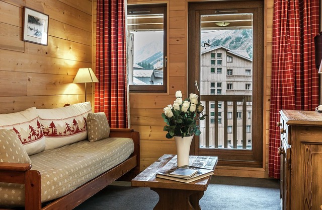 Savoyards and rustic apartment in the heart of Val d'Isère
