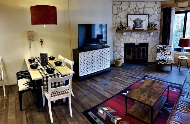 SC 5410: Powder Peak Escape | Ski-In Access & Cozy Fireplace