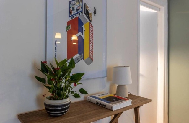 Scandi-Chic Retreat: 2BR Apt.