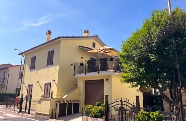 Scappo in Umbria, La rocca
