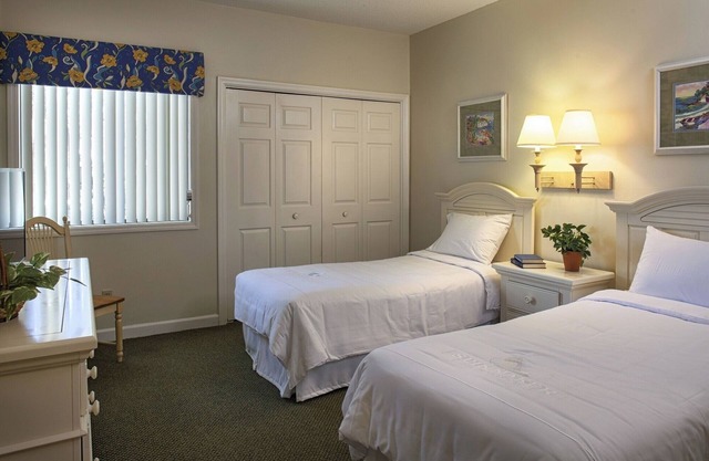Scenic 2BR Stay w/Deck, BBQ Area + Quick Access to Island Trails & Beaches