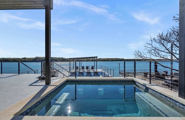 Scenic Sunsets-private pool, boat lift, game room