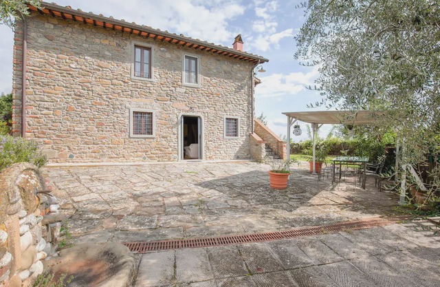 Schilderachtige boerderij in Pian di Sco-Campiglia met sauna