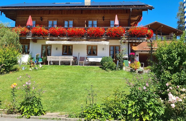 "Schwalbennest" apartment with mountain view, balcony & Wi-Fi