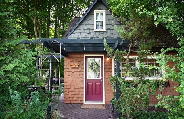 Scottland Yard Farm's Adorable Wee Hobbit House