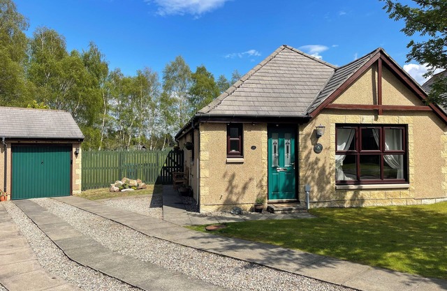 Scott’s House – Family-Friendly Aviemore Retreat with Garden & Cairngorm Views