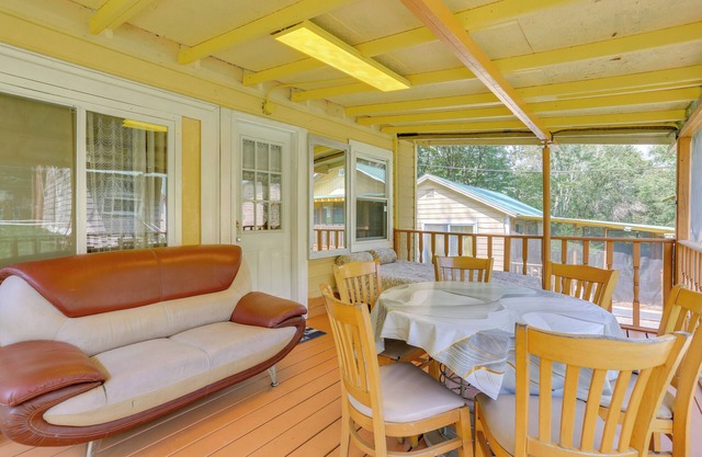 Screened Porch + Fire Pit: Cabin Near Bethel Woods