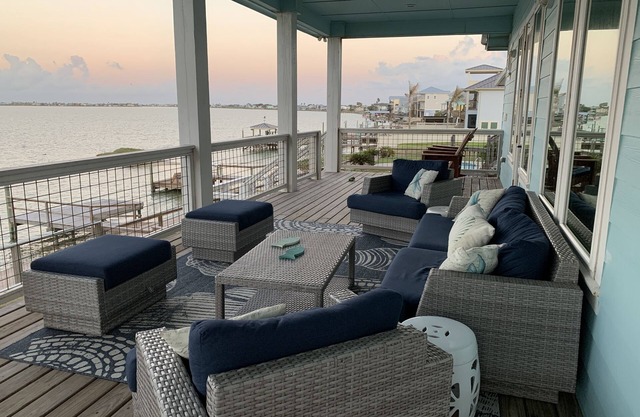 Sea Breeze Cove-waterfront-rooms with views, dock with fish