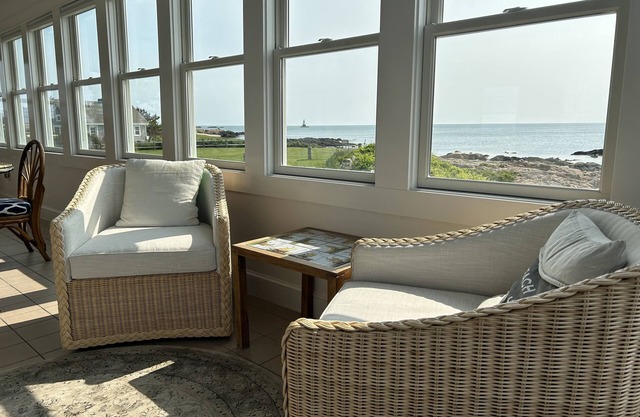 sea breeze house at sakonnet point. RE. 03495-STR