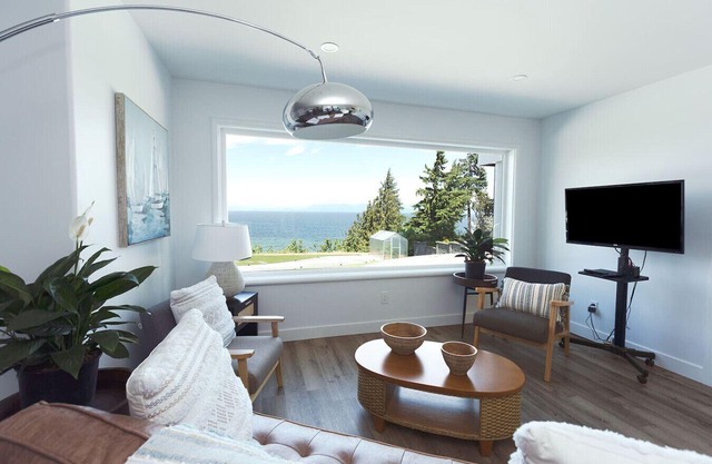 Sea Breeze: Relaxation with a View with A/C
