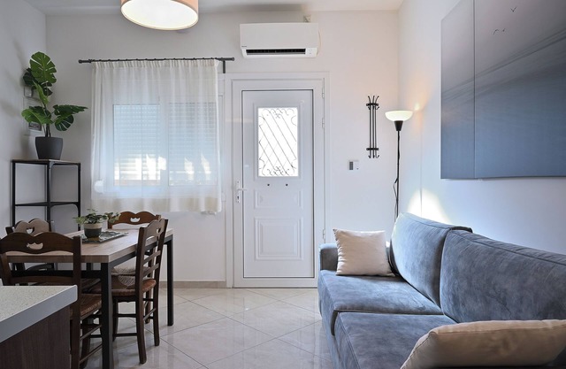Sea breeze stylish apartment in Palaio Faliro