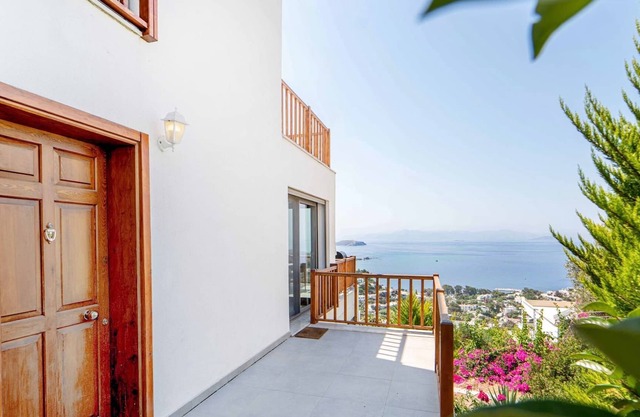 Sea Duplex Villa with Terrace 3 min to Beach