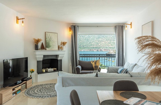 Sea-esta Beach House, right on the beach, car-free vacation