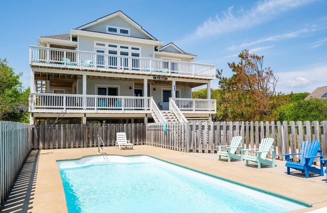 Sea Haven- Heated Salt Water Pool, Sleeps 16, Dogs OK! 500ft to beach, Hot Tub