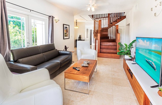 Sea La Vie - Beachside 4 Bedroom Villa, Unit #1