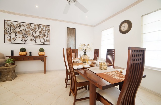 Sea-renity, 5 minutes walk to Mullins Beach. Battaleys Mews estate.