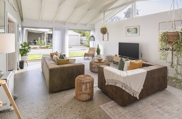 SEA'S THE DAY - Holiday at Home in Style