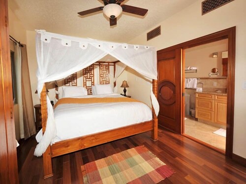 Sea Shore Allure's Standard One Bedroom One Bathroom Ocean Front Villa