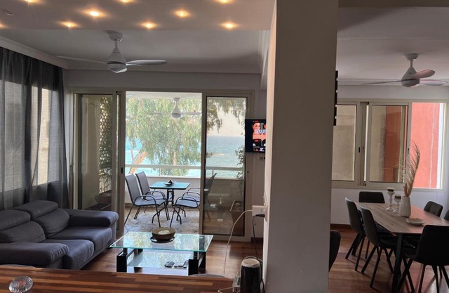 SEA VIEW AMATHUS LUXURY APT
