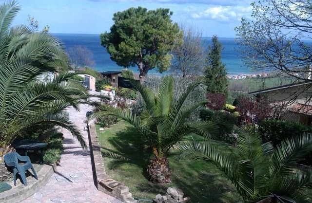 sea ​​view apartment with large garden
