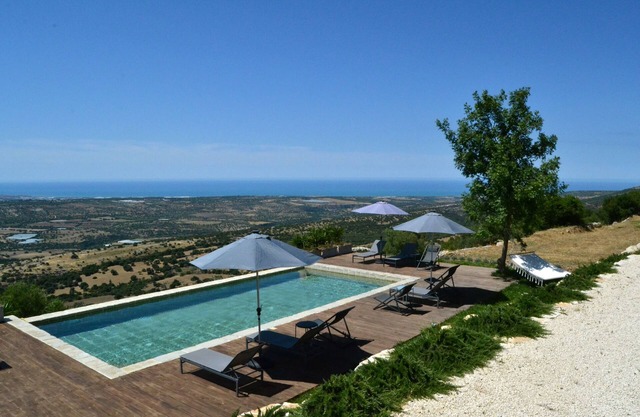 Sea View Apartment with pool and SPA, surrounded by the quiet countryside