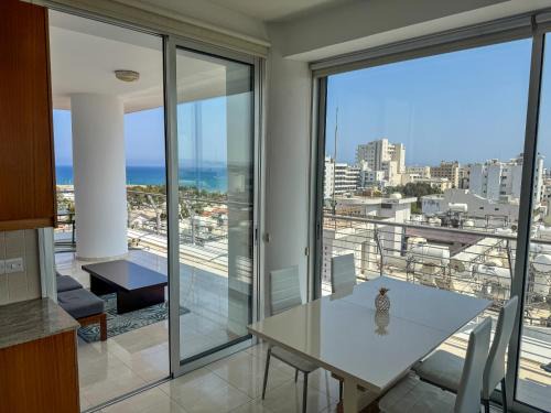 Sea View City Beach Apartment