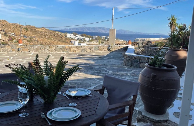 Sea View comfortable house with garden