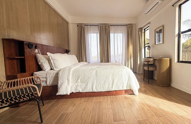 Sea View Condo, Minutes from UVF Int’l Airport - Spacious & Modern Stay