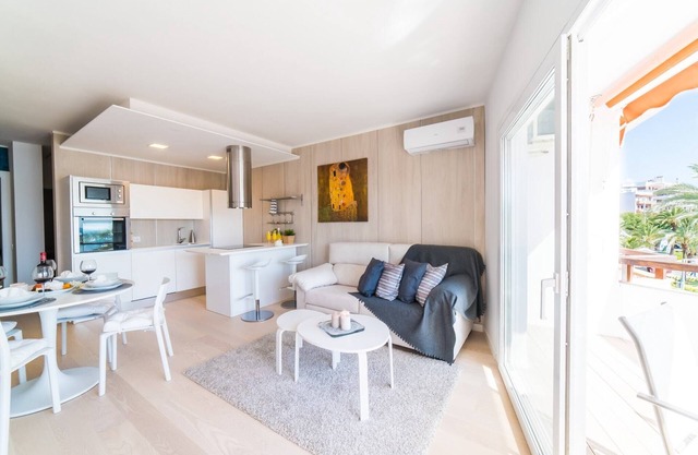 Sea View Marina Apartment
