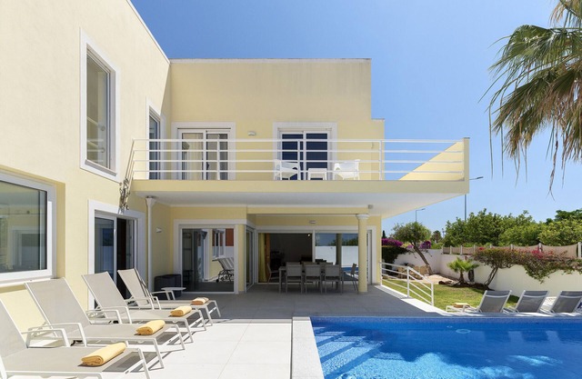 Sea view spacious villa [95]