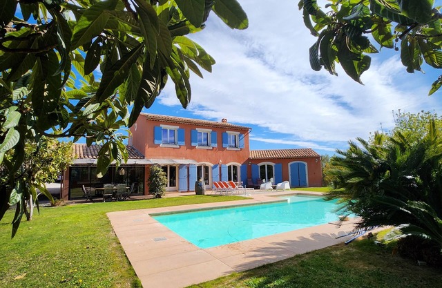 Sea view villa on the heights with heated pool