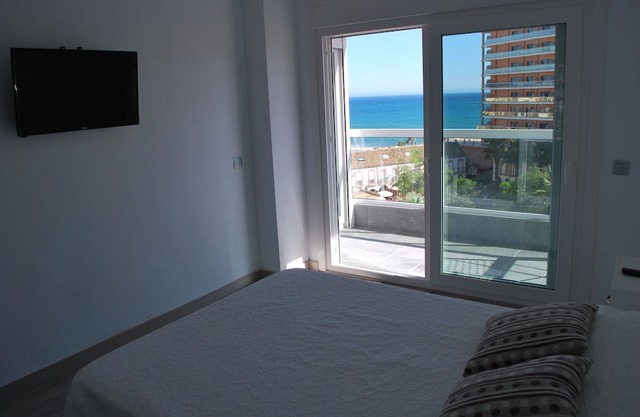 Sea view, wifi, Air conditioning, pool, gardens, Puerto Marina 200m