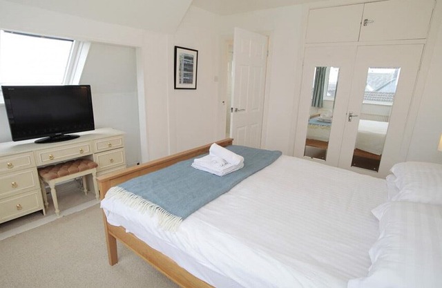 Seacliffs - Four Bedroom House, Sleeps 7
