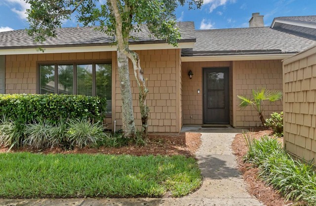 Seaclusion - Spacious condo w/lanai & pool