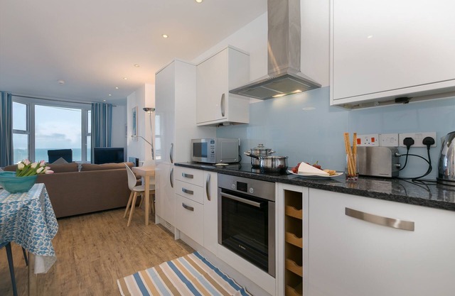 SeaCrest 1 - Contemporary Split Level Apartment With Views over Porthmeor Beach – Sleeps 6 – Parking