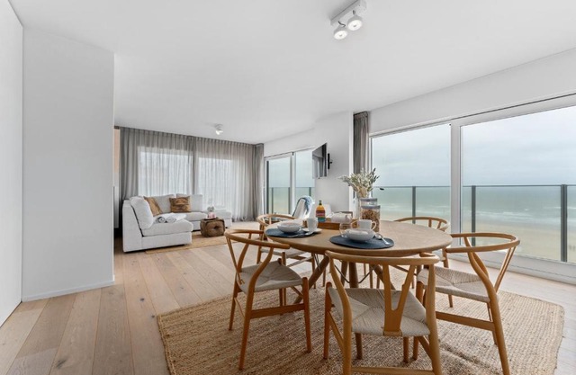 Seaflow-Holiday appartment with frontal sea view