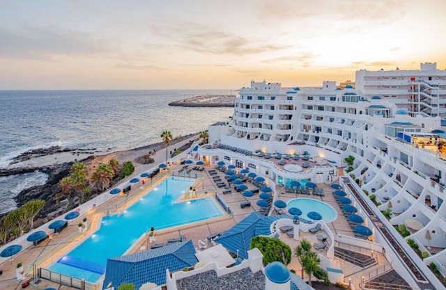 Seafront 1-Bed Apartment | Golf del Sur | Sleeps 4