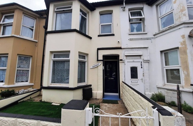 Seafront 2-Bed Apt, Sleeps 4 in Clacton-on-Sea